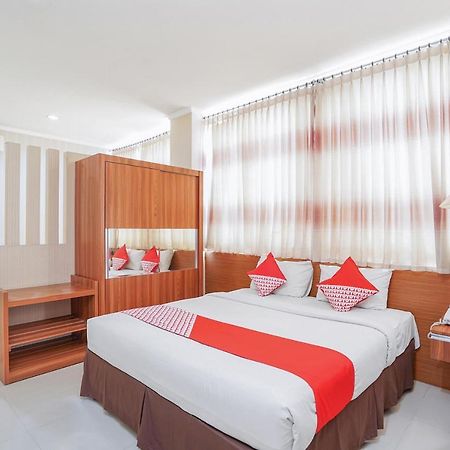Maumu Hotel & Lounge Surabaya Buitenkant foto