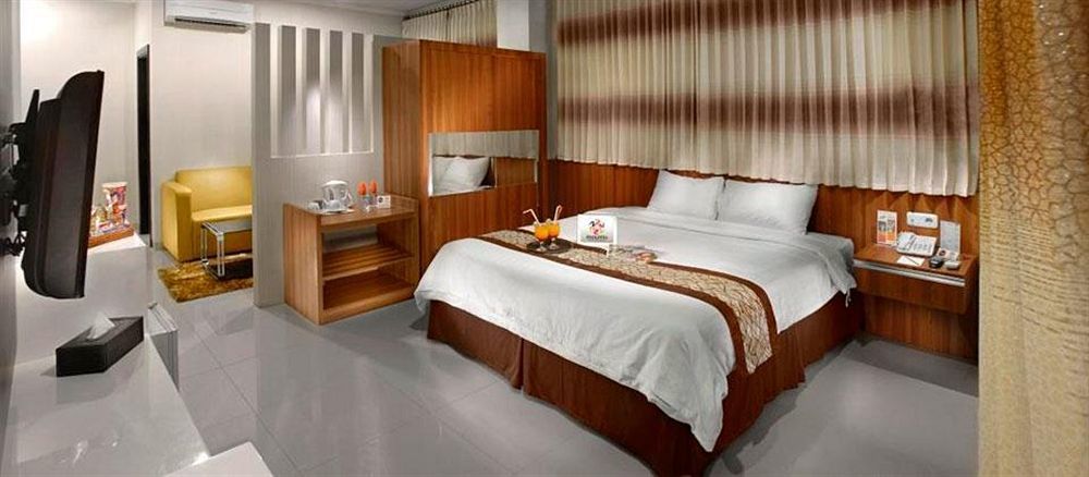 Maumu Hotel & Lounge Surabaya Buitenkant foto