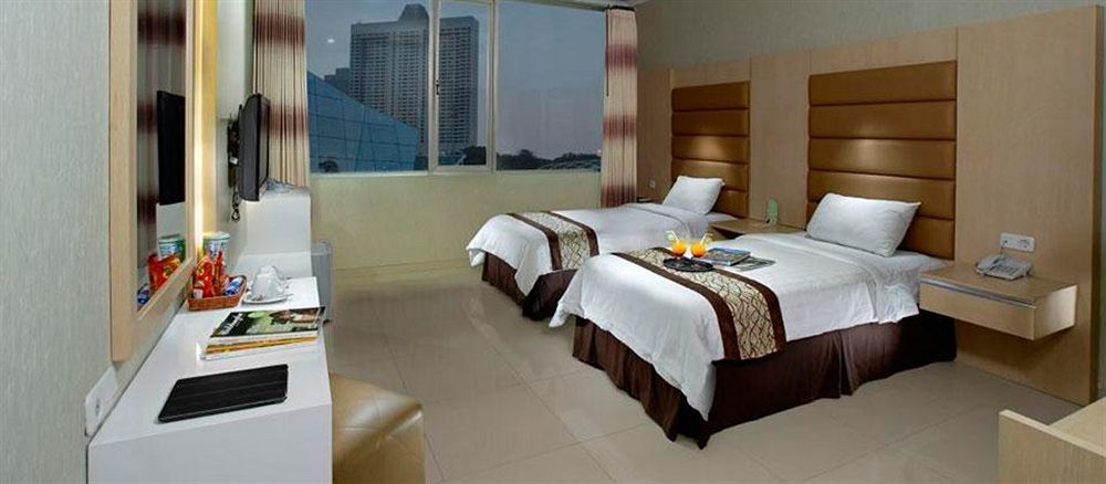 Maumu Hotel & Lounge Surabaya Buitenkant foto