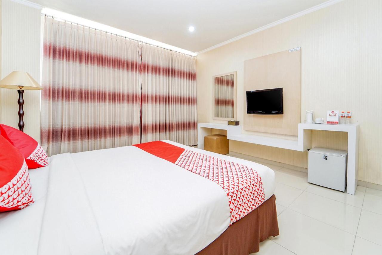 Maumu Hotel & Lounge Surabaya Buitenkant foto