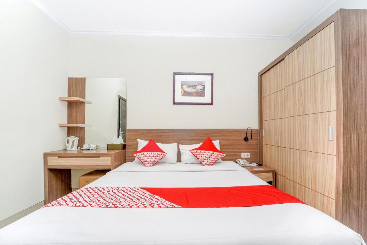 Maumu Hotel & Lounge Surabaya Buitenkant foto