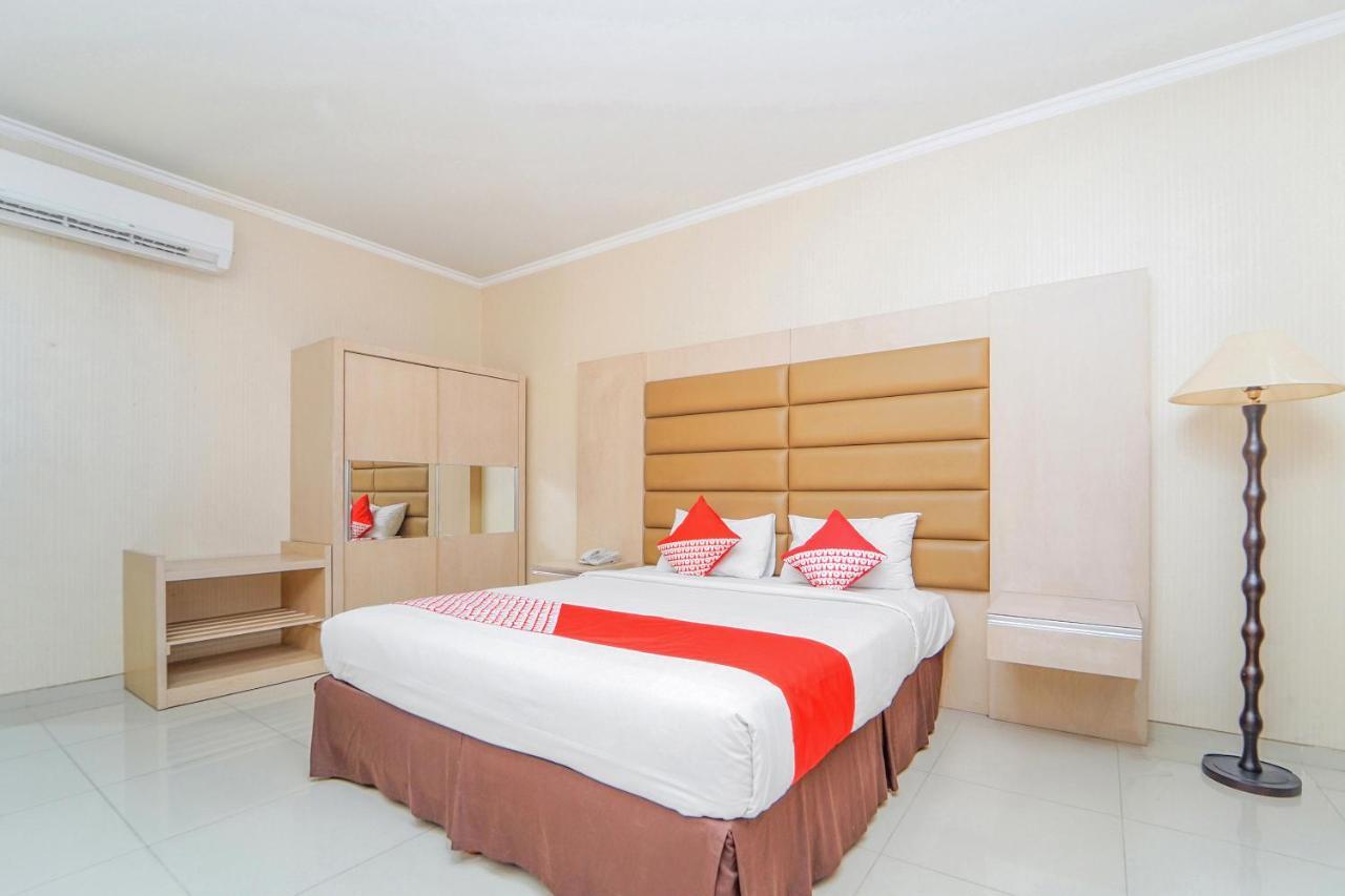 Maumu Hotel & Lounge Surabaya Buitenkant foto