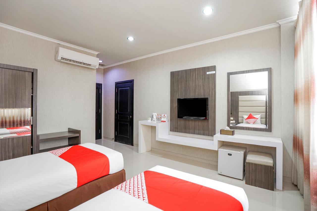 Maumu Hotel & Lounge Surabaya Buitenkant foto