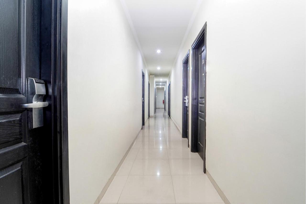 Maumu Hotel & Lounge Surabaya Buitenkant foto