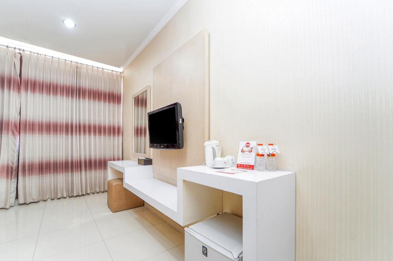 Maumu Hotel & Lounge Surabaya Buitenkant foto